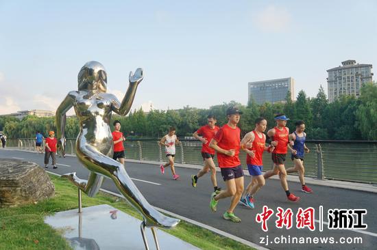 浙江嘉兴：全民健身日 奥运励我行