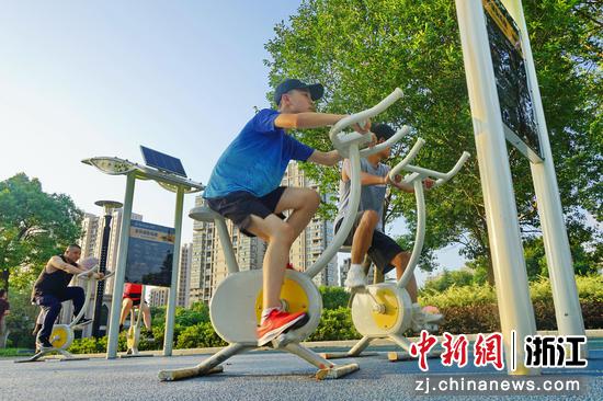 浙江嘉兴：全民健身日 奥运励我行