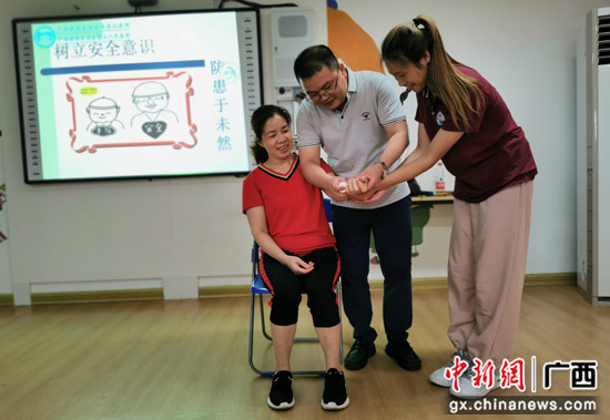 南溪山医院青年文明号集团开展抢救常识公益宣讲