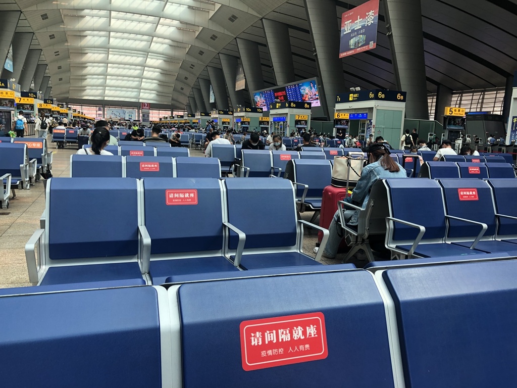 新疫情下的北京火车站：消毒频次加密，游客明明淘汰