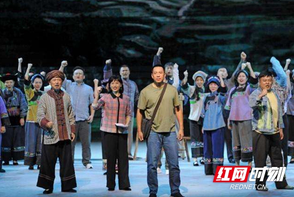 背后②丨解除万难“啃硬骨头” ，在格斗中缔造优美糊口