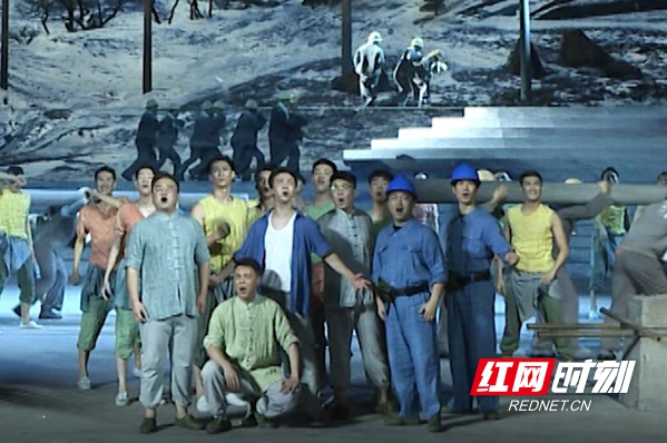 背后②丨解除万难“啃硬骨头” ，在格斗中缔造优美糊口