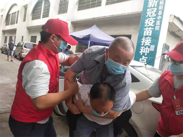枞阳县疫苗接种一线的暖心故事