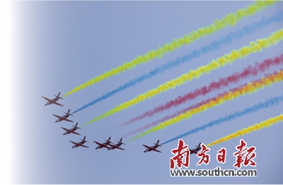 第十三届中国航展已吸引700家企业、超百架飞机参展 载人飞船尝试船返回舱将表态