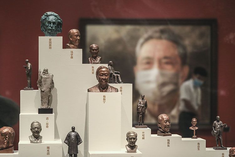 中国美术馆藏科技题材美术作品展开幕