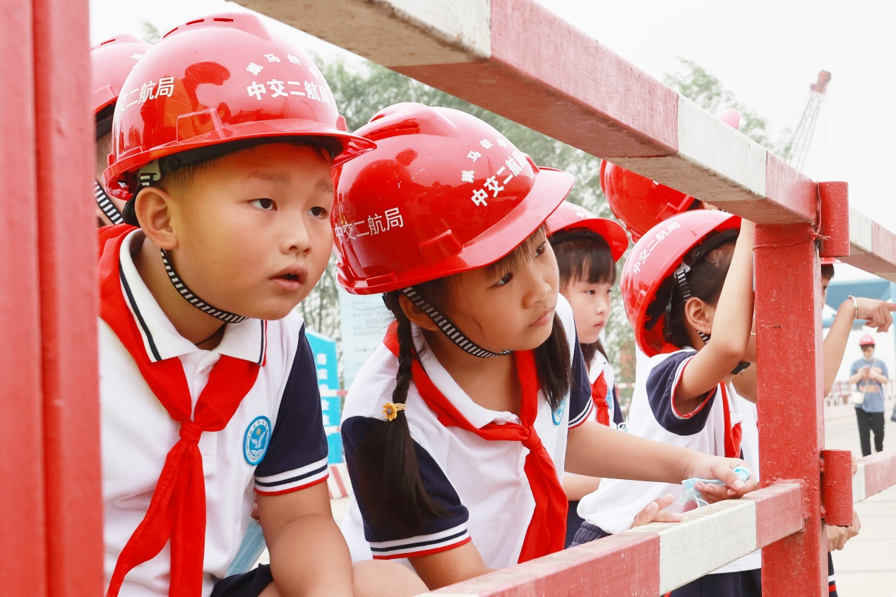 开学第一课——见证老家的成长 我与大桥共生长