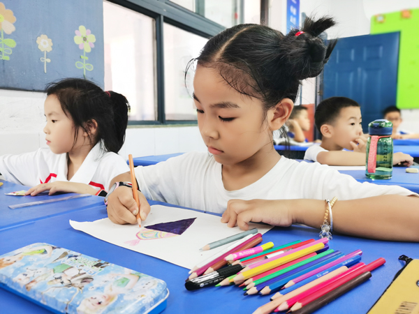 合肥市育新小学开学首日启动课后处事事情破解接孩子困难