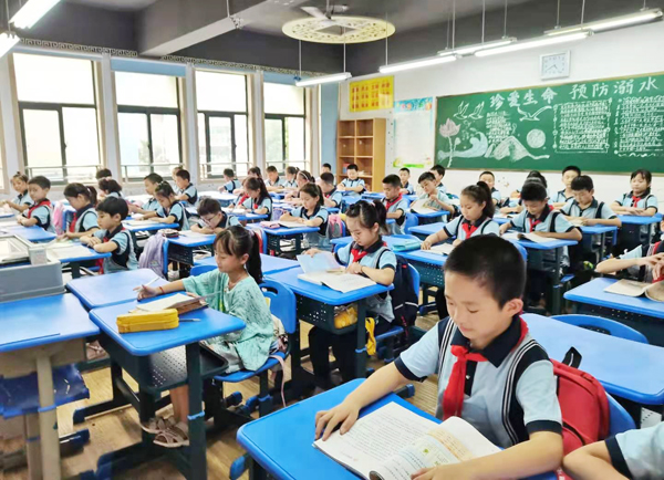 合肥市育新小学开学首日启动课后处事事情破解接孩子困难