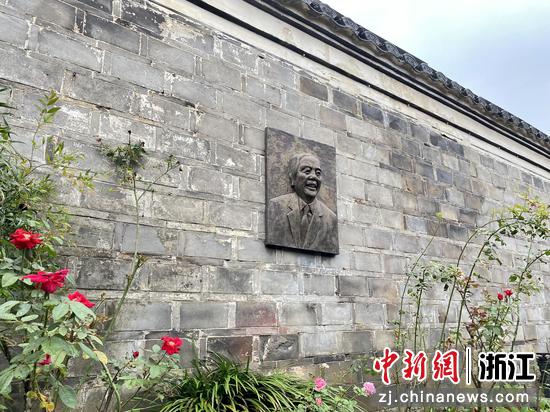 探浙江宁波包玉刚故宅：“船王”传奇路 家属桑梓情