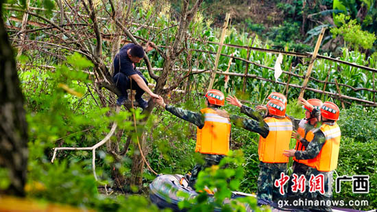 向险而行 桂林武警官兵水上救助备战汛期