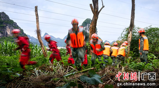 向险而行 桂林武警官兵水上救助备战汛期