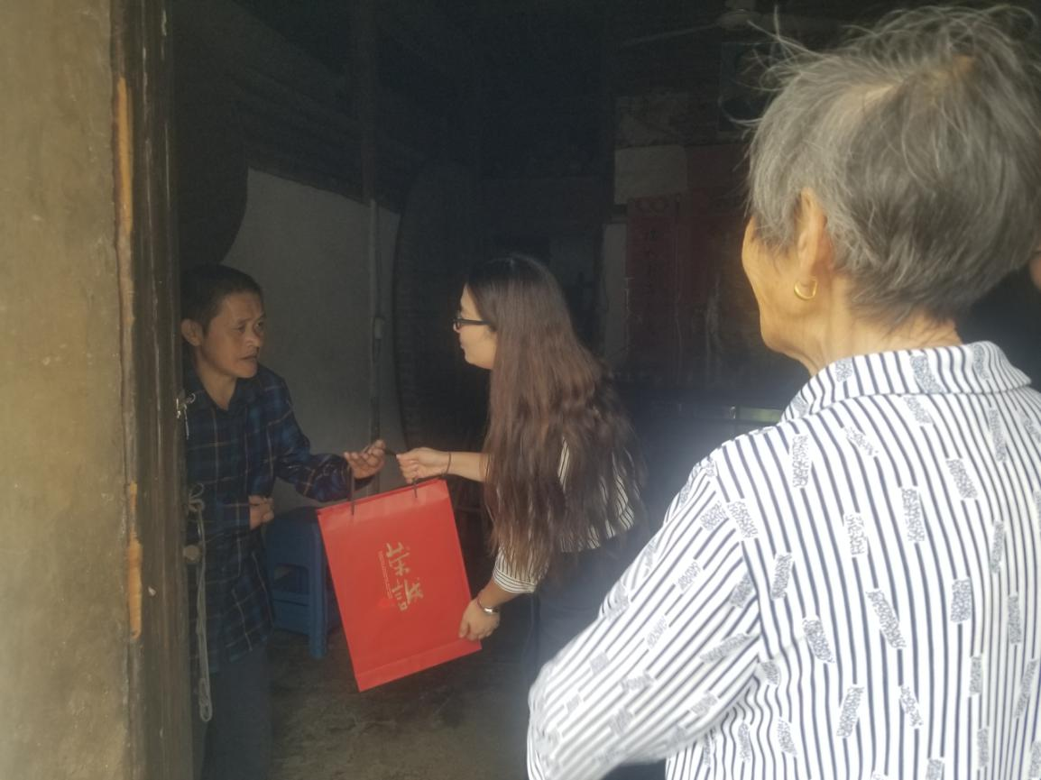 团繁昌区委开展中秋“双接洽”慰问勾当