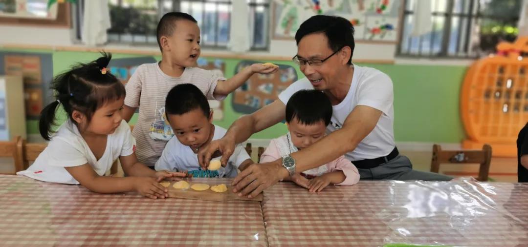 公益小教室里的生长微光——宣都市50个儿童处事站驻足民生做实事