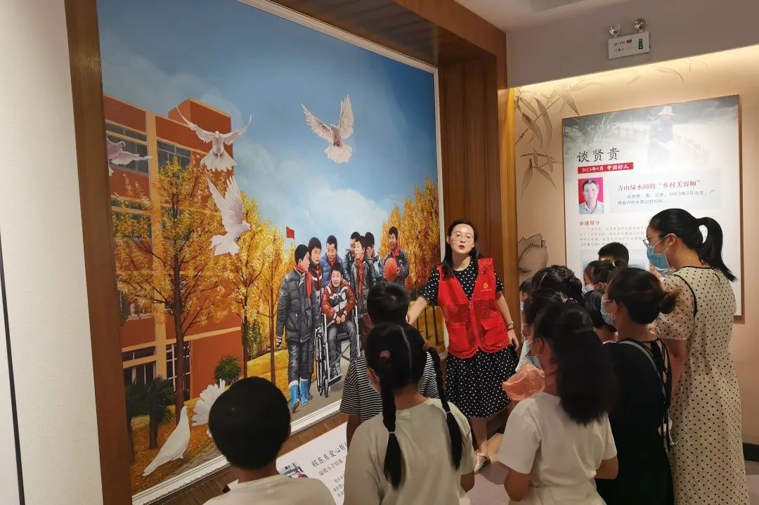 公益小教室里的生长微光——宣都市50个儿童处事站驻足民生做实事