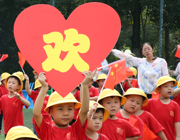 合肥一所幼儿园田园农耕趣味举动会秋收乐翻天