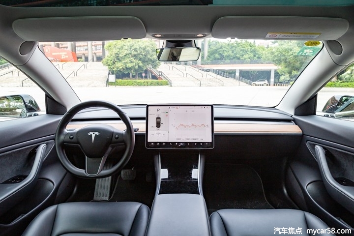 25万预算，买特斯拉Model 3，还是选择自主纯电座驾？