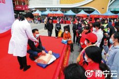 学雷锋传美德办实事暖民心—南宁各城区开展学雷锋志愿服务月活动